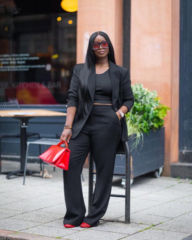 look calça flare casual