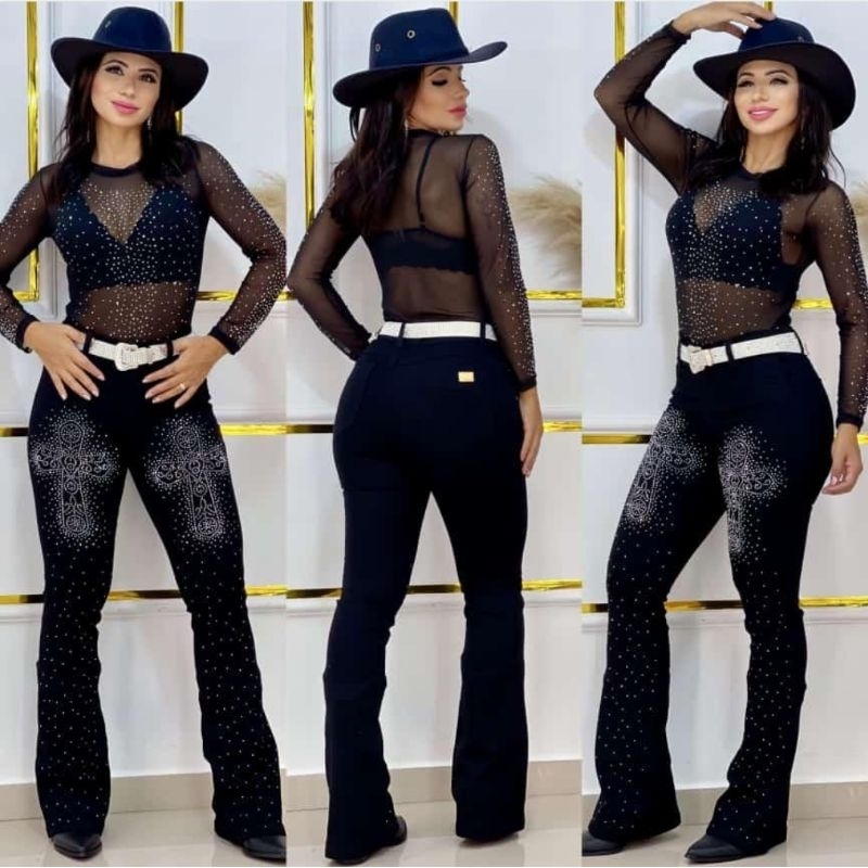 calça flare preta
