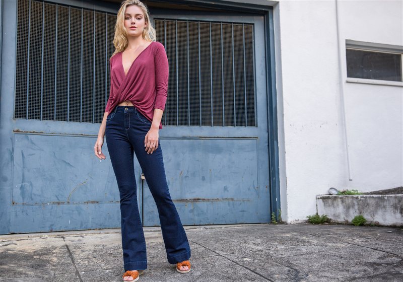 tendência calça flare 2026