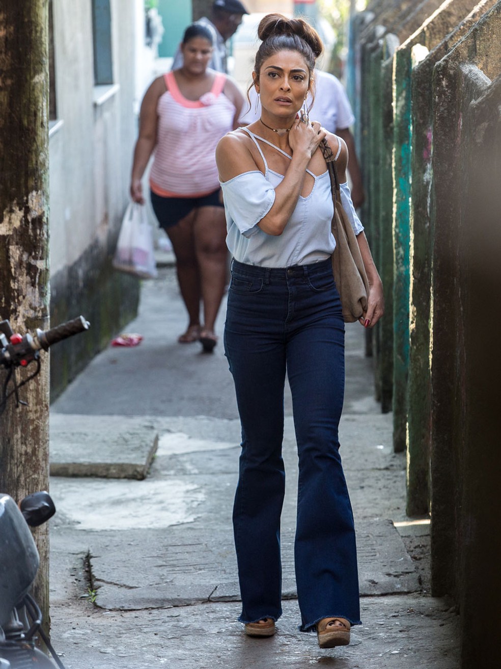 calça flare jeans lavagem escura