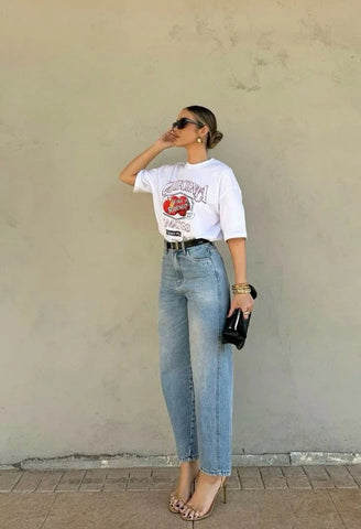 look calça jeans e camiseta feminina estiloso
