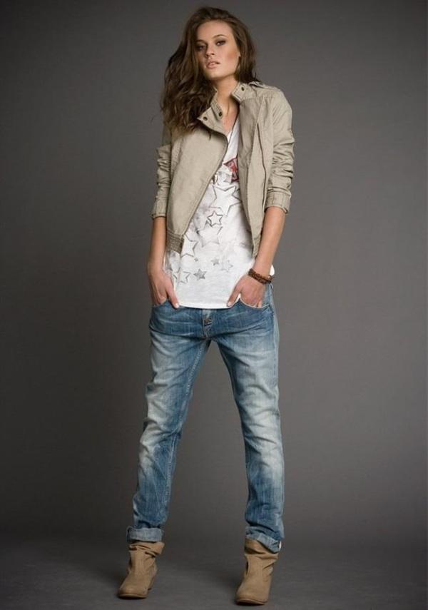 look com bota bege e calça jeans