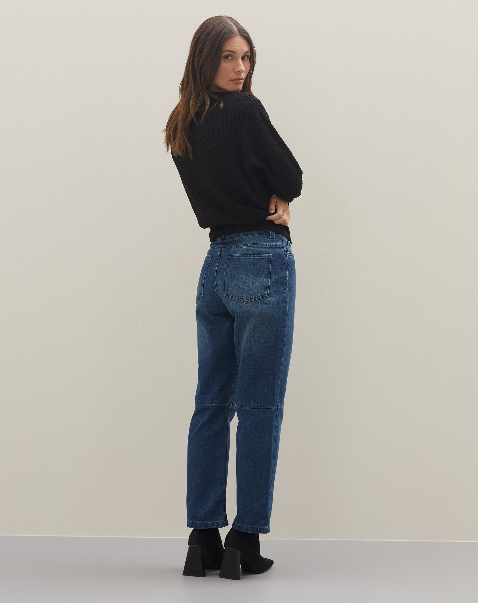 look com calça jeans reta e blazer