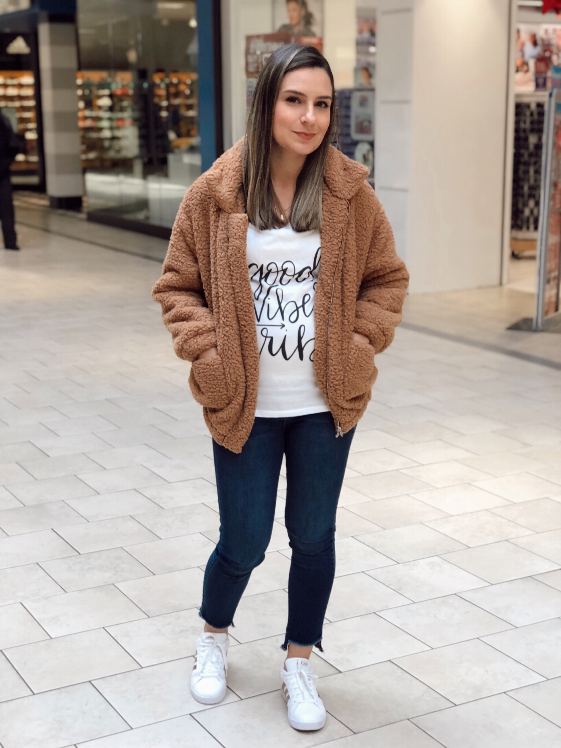 look com casaco teddy e jeans