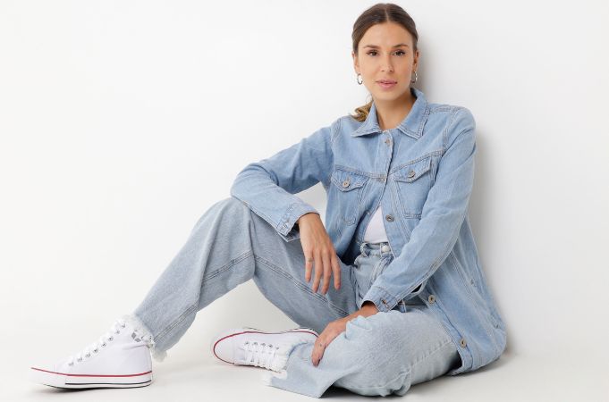como usar jeans mom no trabalho