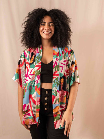 Kimono estampado vs. liso: Qual escolher e como combinar