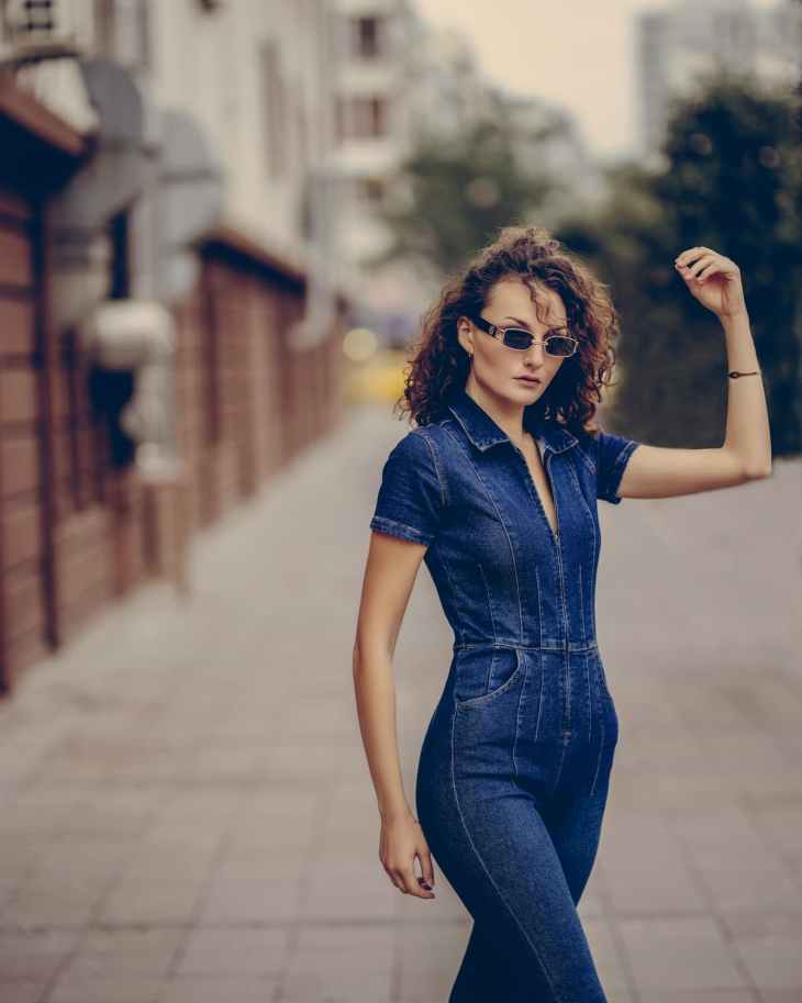 macacão jeans vs jardineira jeans qual escolher