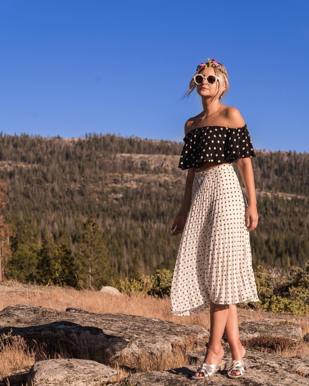 Tendências de Estampas 2026: Florais Maximalistas e Poá Retrô