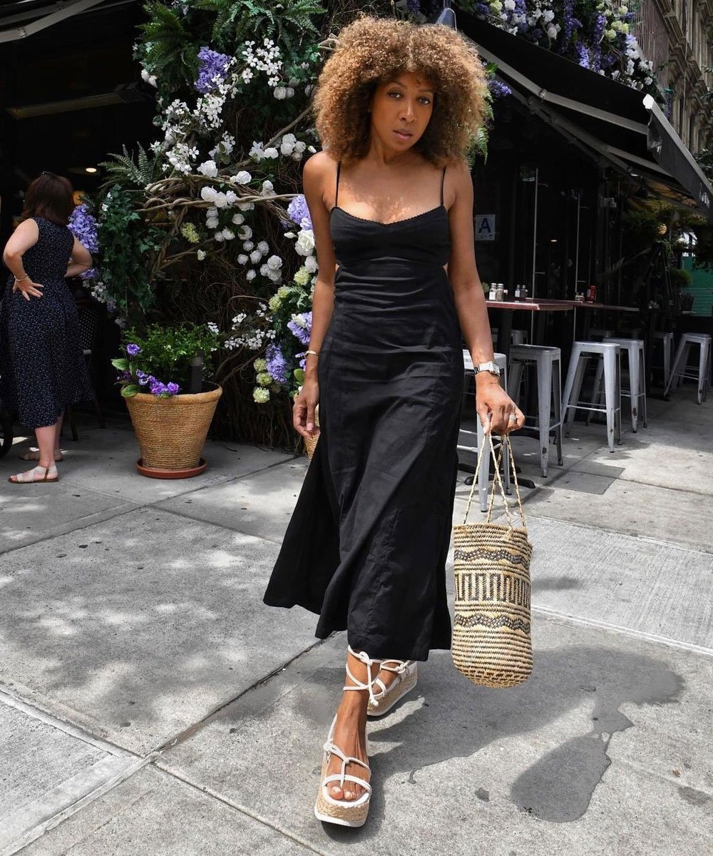 5 ideias de títulos:
1. Casamento de Dia: Guia Completo de Looks para Convidadas
2. Do Casual ao Elegante: Opções de Trajes para Casamentos Diurnos
3. Tecidos e Cores Ideais para Brilhar em Casamentos Durante o Dia
4. Dicas de Acessórios e Calçados para Casamentos Diurnos
5. Looks Masculinos para Casamento de Dia: Estilo e Conforto