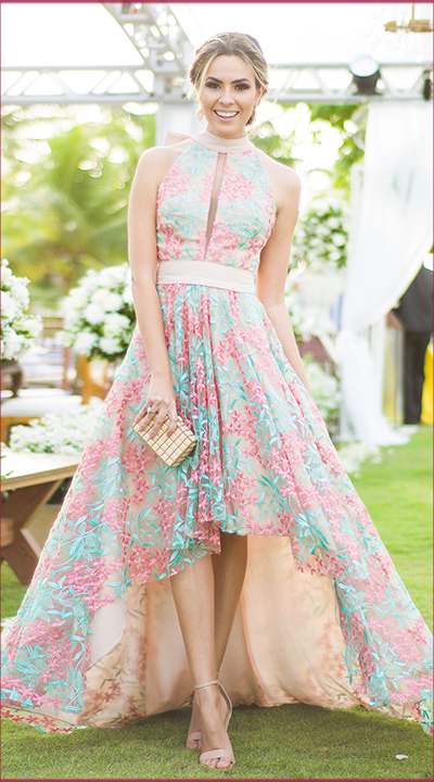 5 ideias de títulos:
1. Casamento de Dia: Guia Completo de Looks para Convidadas
2. Do Casual ao Elegante: Opções de Trajes para Casamentos Diurnos
3. Tecidos e Cores Ideais para Brilhar em Casamentos Durante o Dia
4. Dicas de Acessórios e Calçados para Casamentos Diurnos
5. Looks Masculinos para Casamento de Dia: Estilo e Conforto