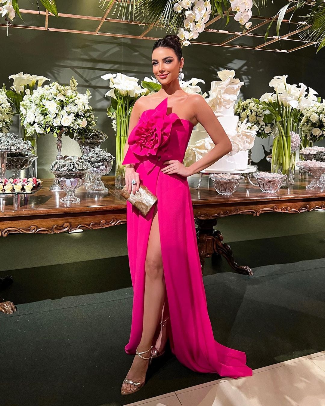 5 ideias de títulos:
1. Casamento de Dia: Guia Completo de Looks para Convidadas
2. Do Casual ao Elegante: Opções de Trajes para Casamentos Diurnos
3. Tecidos e Cores Ideais para Brilhar em Casamentos Durante o Dia
4. Dicas de Acessórios e Calçados para Casamentos Diurnos
5. Looks Masculinos para Casamento de Dia: Estilo e Conforto