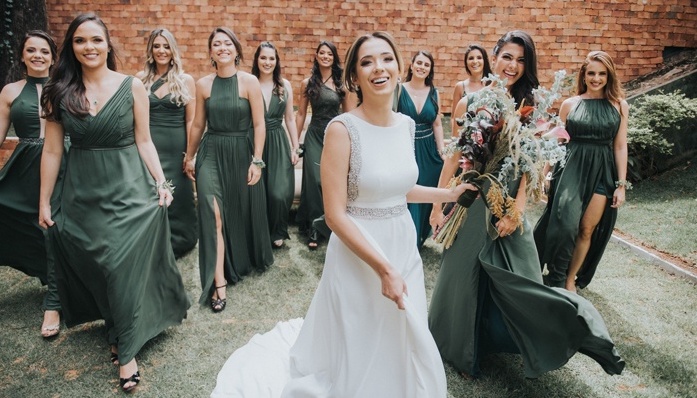 5 ideias de títulos:
1. Casamento de Dia: Guia Completo de Looks para Convidadas
2. Do Casual ao Elegante: Opções de Trajes para Casamentos Diurnos
3. Tecidos e Cores Ideais para Brilhar em Casamentos Durante o Dia
4. Dicas de Acessórios e Calçados para Casamentos Diurnos
5. Looks Masculinos para Casamento de Dia: Estilo e Conforto