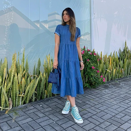 look tenis e vestido