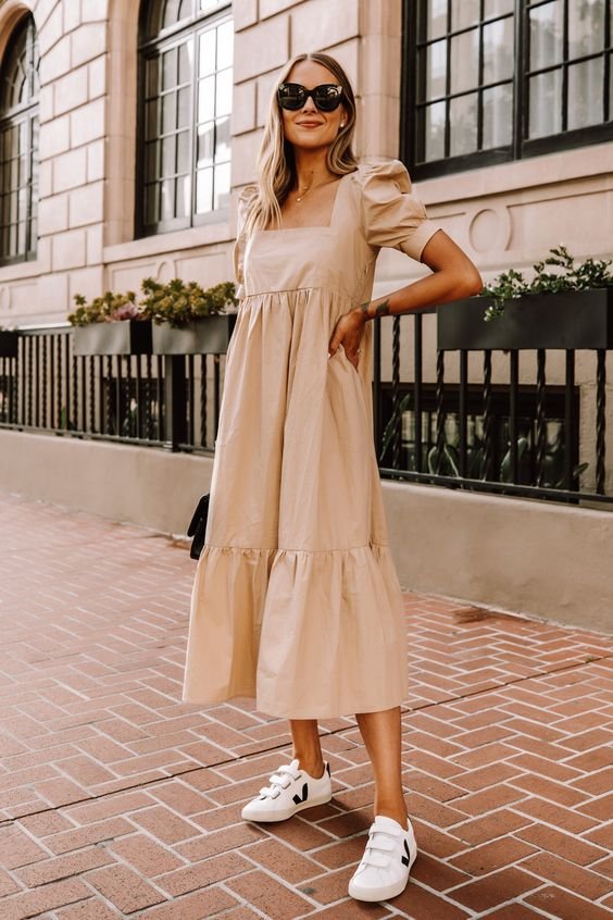 look tenis e vestido