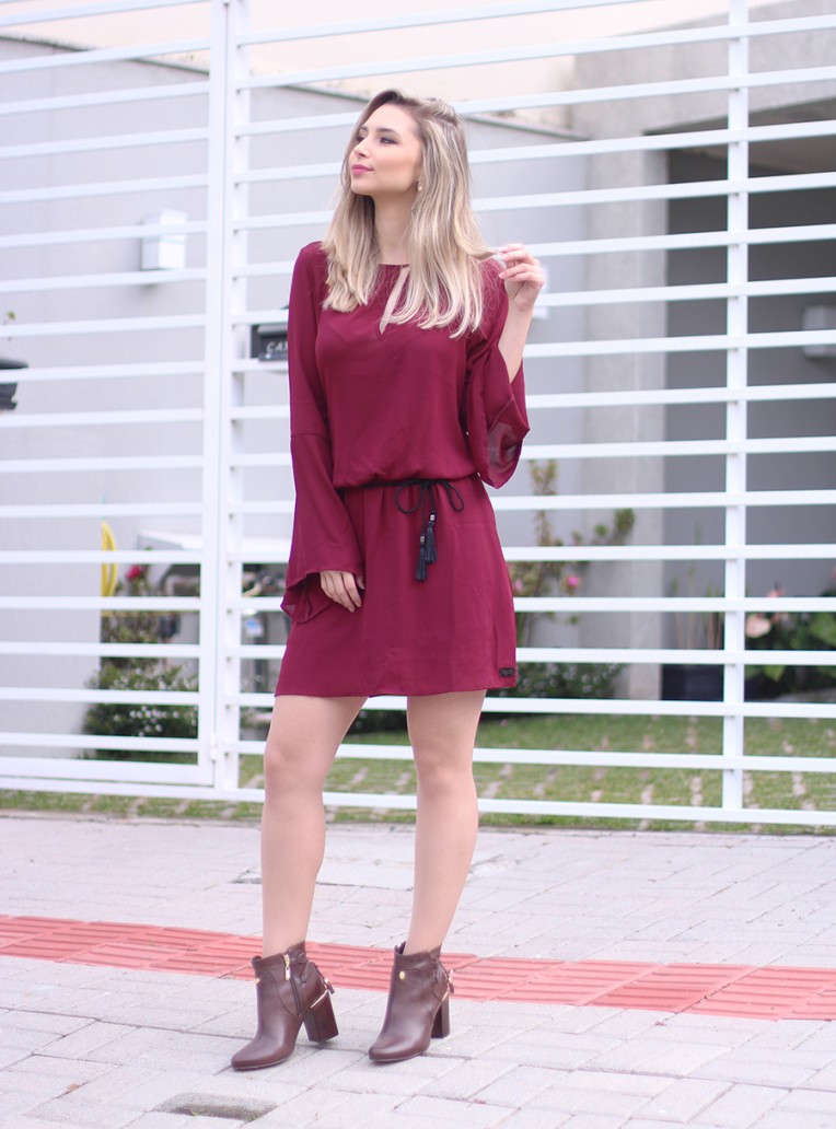 vestido com bota curta