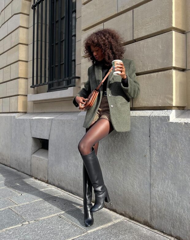 vestido boho com bota cano curto