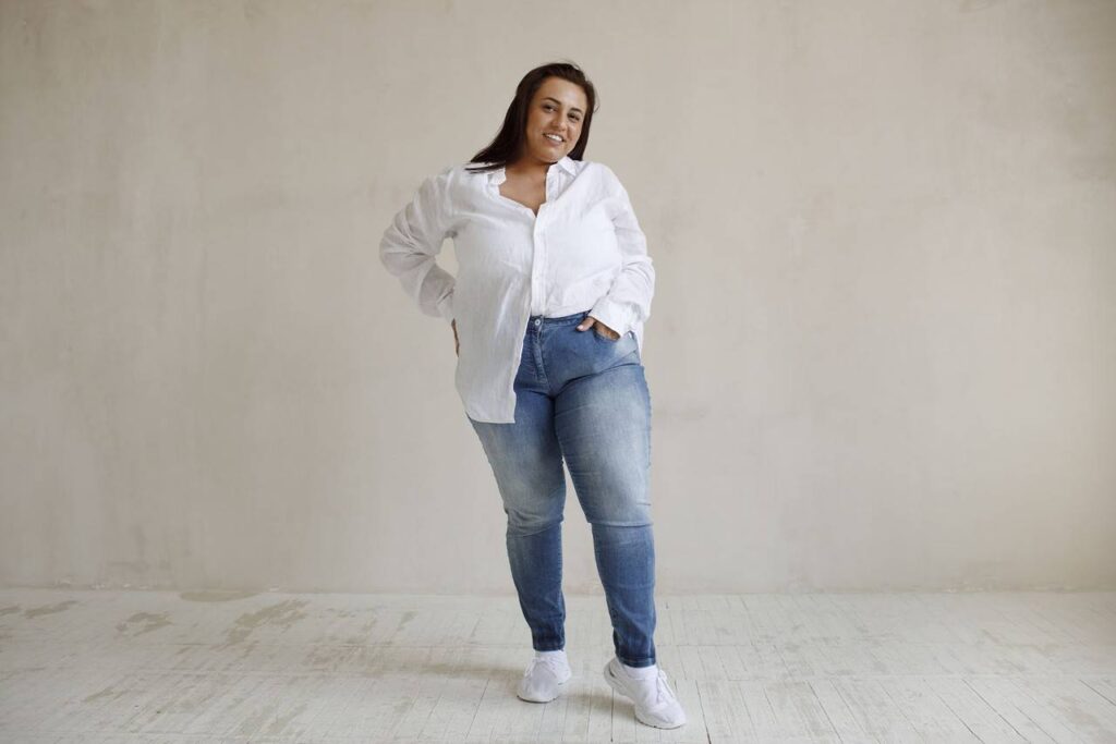 10 looks com camiseta oversized feminina para arrasar