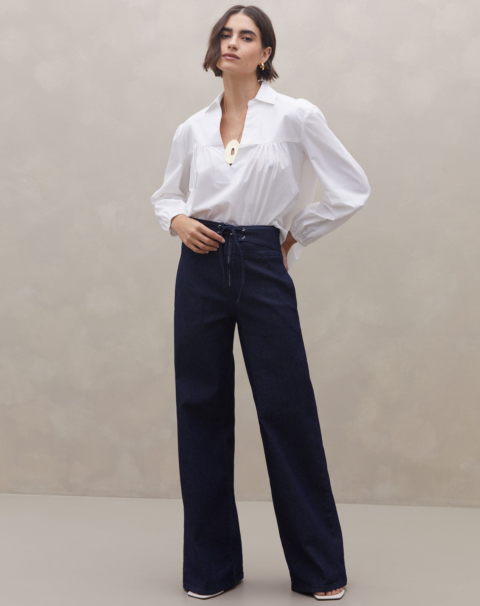 looks com calca jeans larga