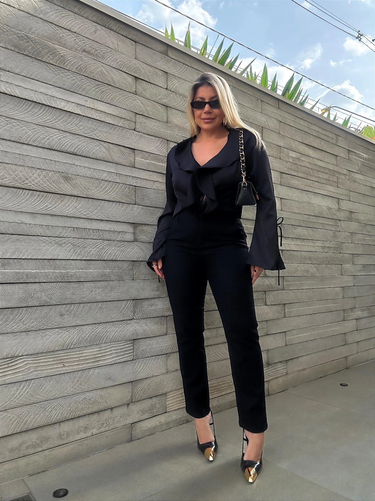 calça jeans preta wide leg