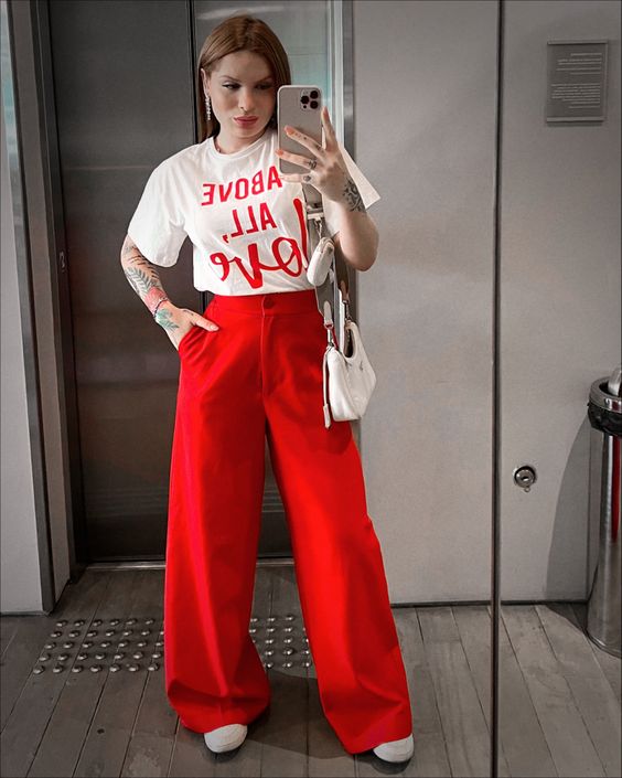 calça vermelha jeans ou alfaiataria qual escolher