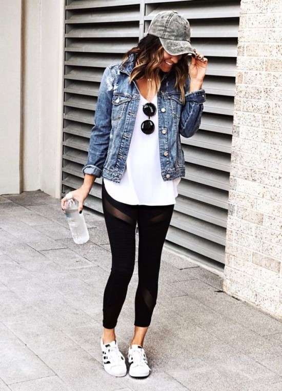 Jaqueta Jeans Feminina: 7 Looks Essenciais para o Dia a Dia e Noite