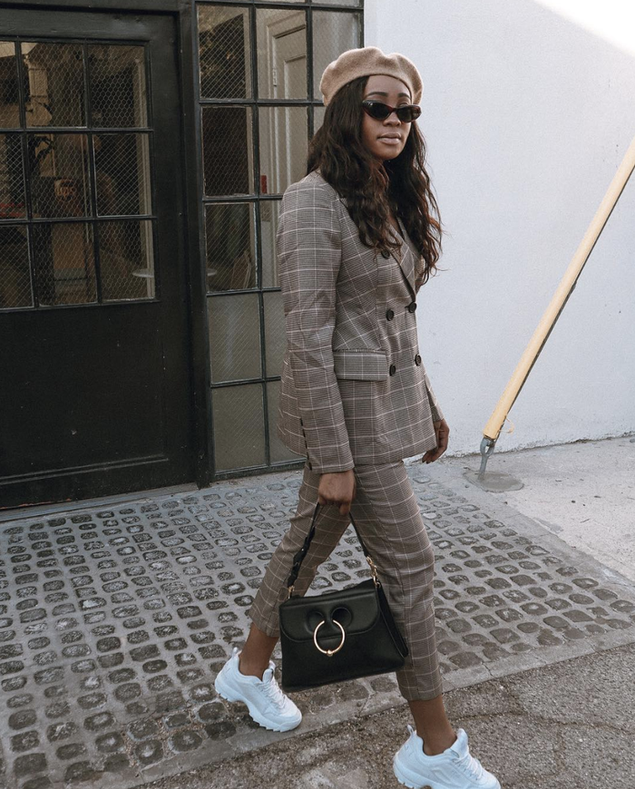 looks com tênis branco masculino