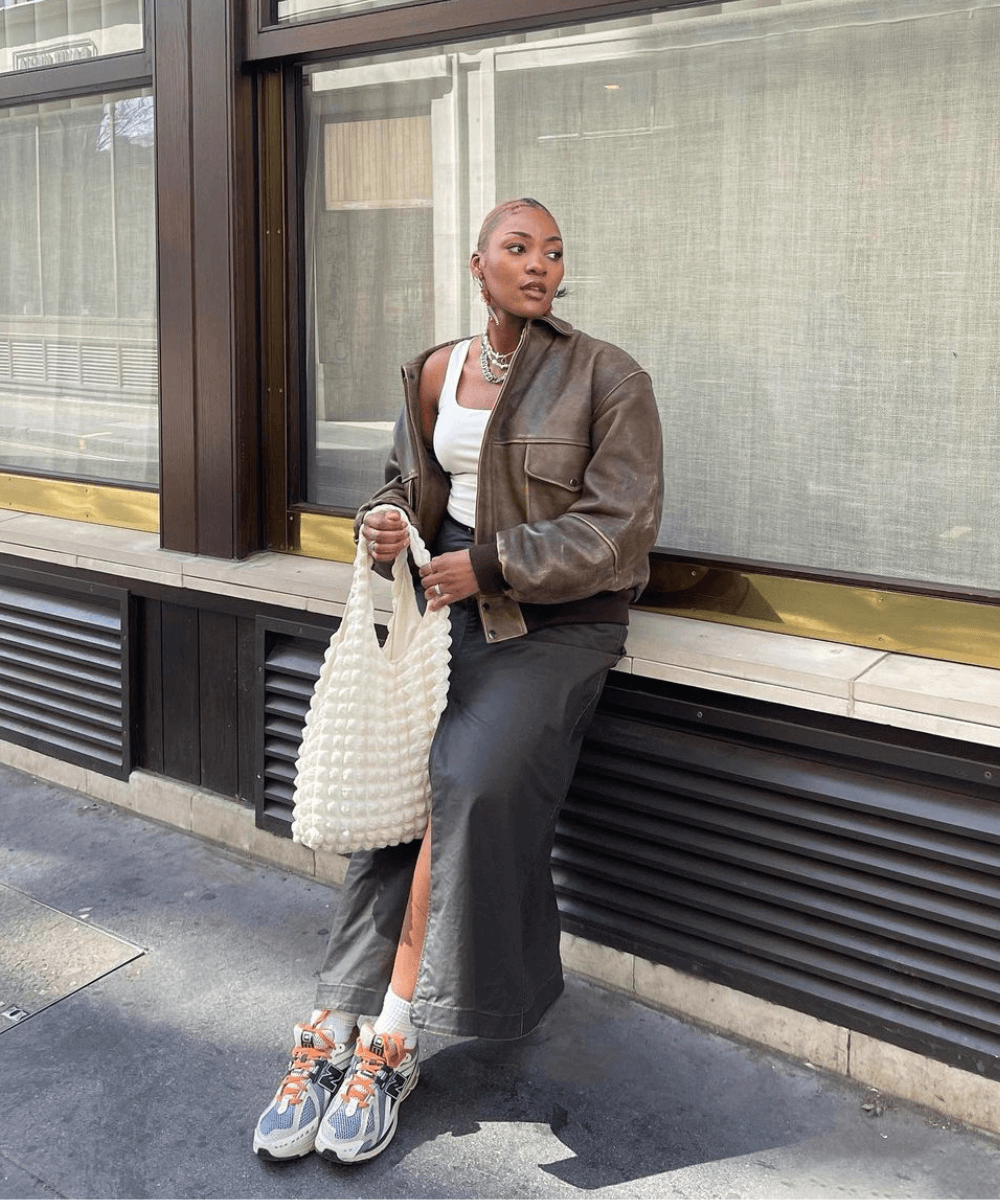 Tênis esportivo e saias: A combinação inesperada que funciona