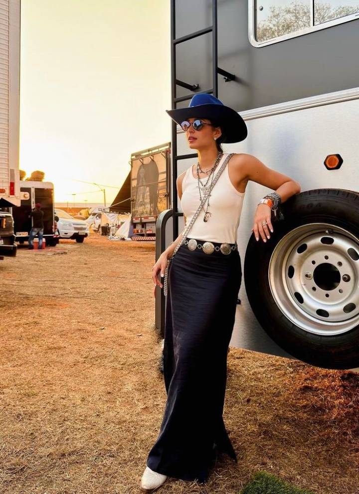 looks country com bota e chapéu