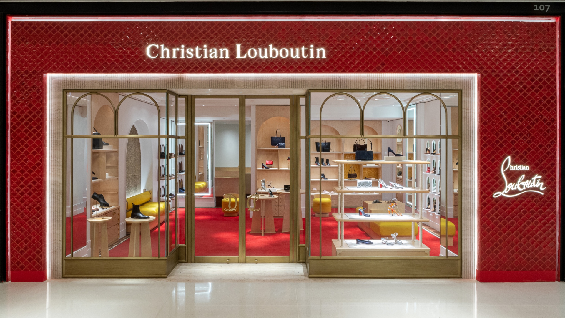 Christian Louboutin: A História Por Trás das Solas Vermelhas Icônicas