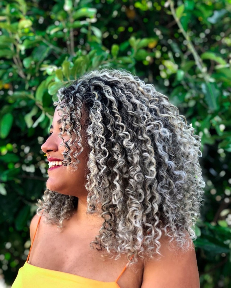 melhores tons luzes cabelo cacheado