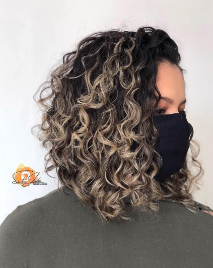 melhores tons luzes cabelo cacheado