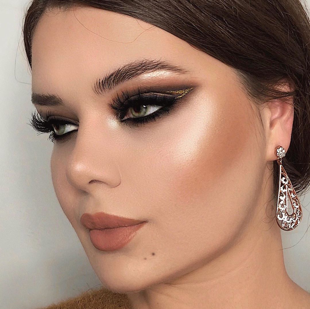 Latte Makeup vs. Pele Glow: Qual Tendência Escolher para sua Festa?