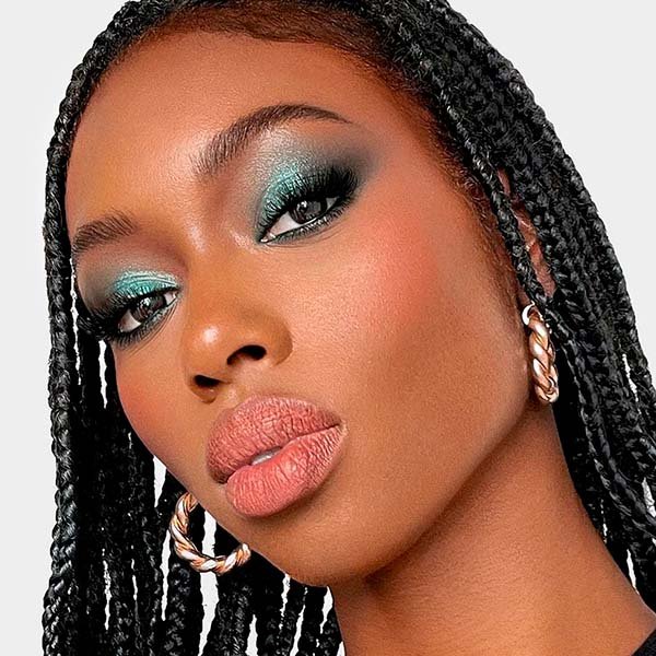 Como Fazer um Delineado Perfeito com Glitter para Eventos Especiais