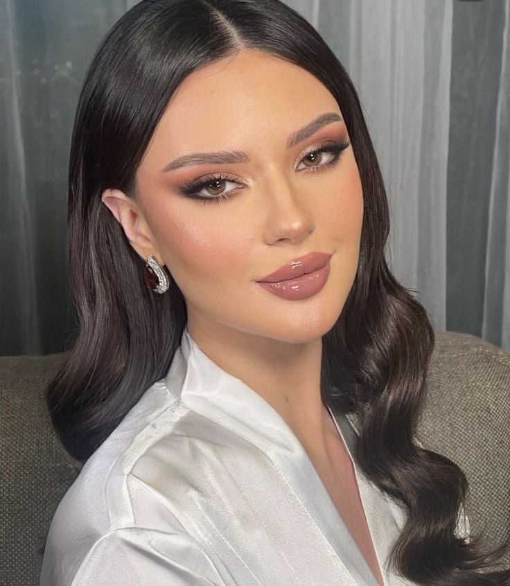 Latte Makeup vs. Pele Glow: Qual Tendência Escolher para sua Festa?