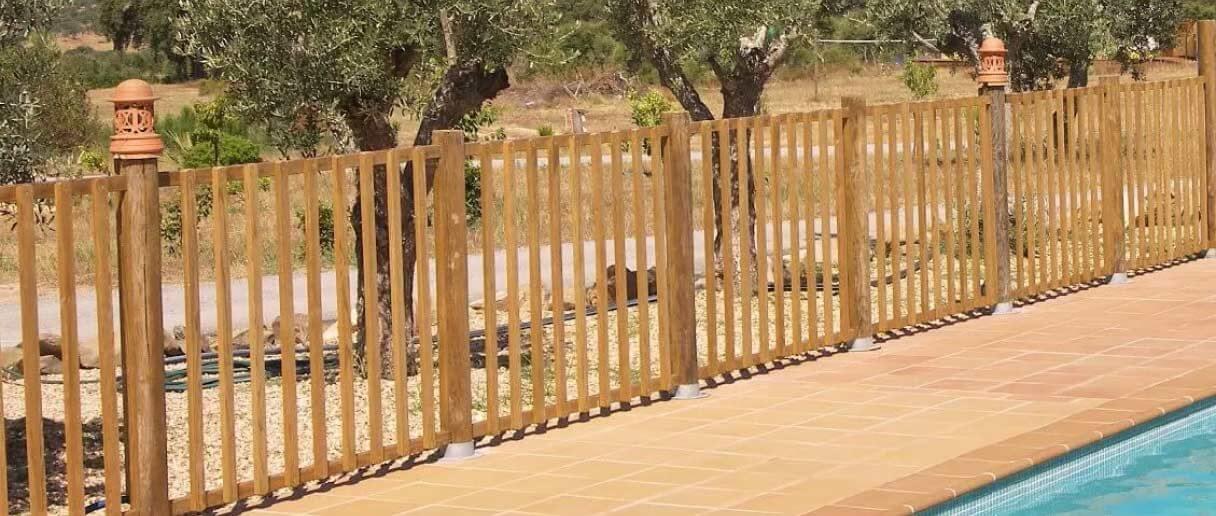 Guia Completo: Escolhendo a Melhor Madeira para Sua Cerca Externa