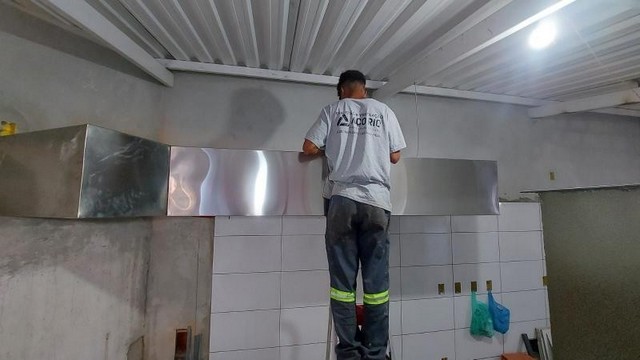 Quando chamar um técnico: Sinais de que sua coifa precisa de reparo profissional