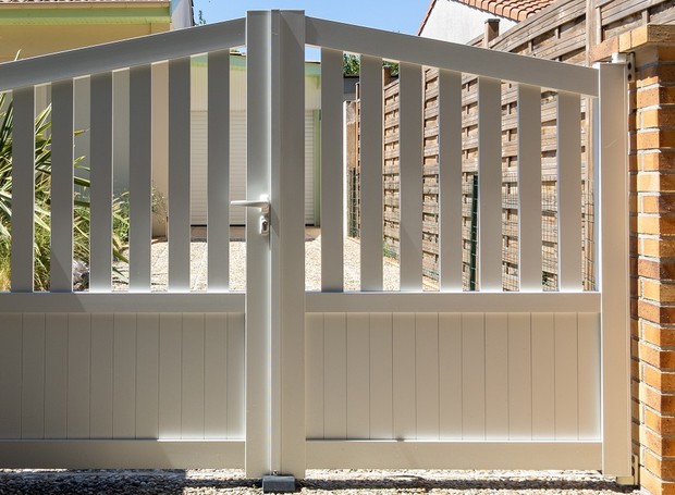 Quando Chamar um Profissional para Manutenção de Portão de Alumínio