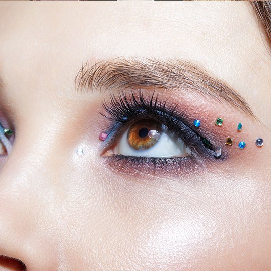 Maquiagem Neon: Dicas para um Look Impactante