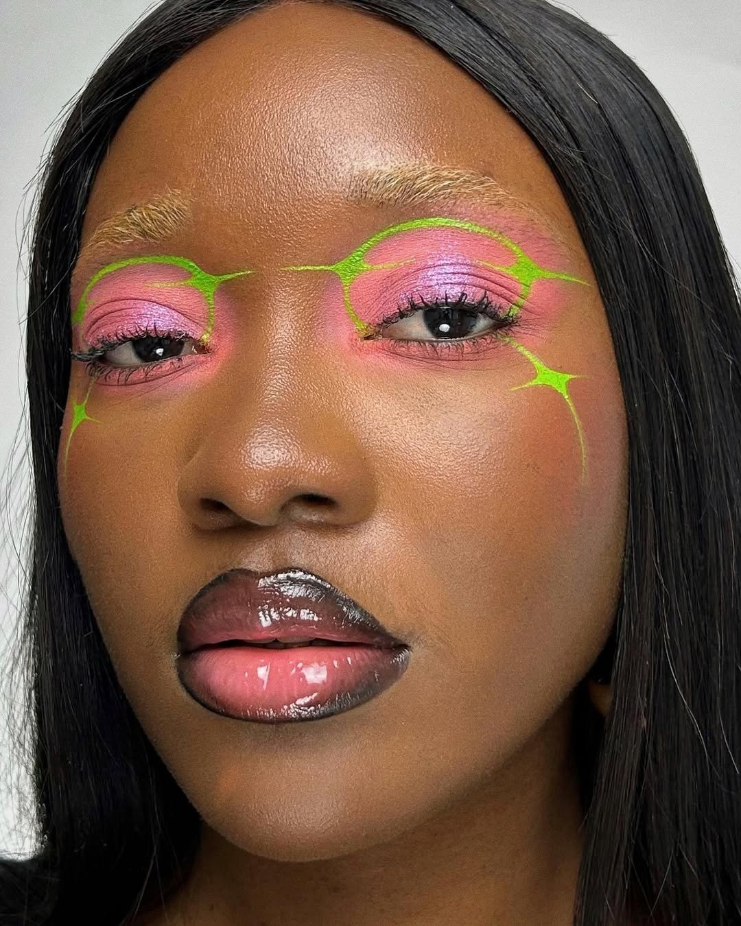 Como Combinar Batons Coloridos com seu Tom de Pele