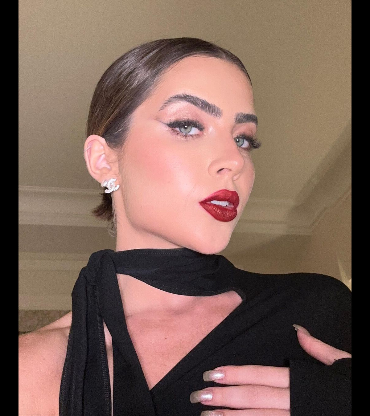 Maquiagem para Olhos que Harmoniza com Batons Vinho e Marrom