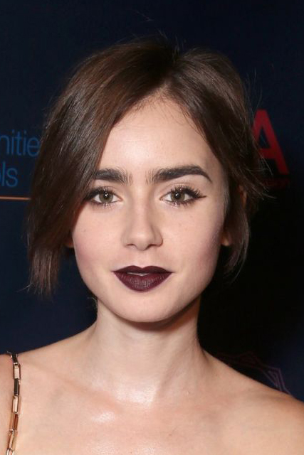 Desvendando a Tendência 'Gothic Chic': Batom Escuro e Olhos Dramáticos