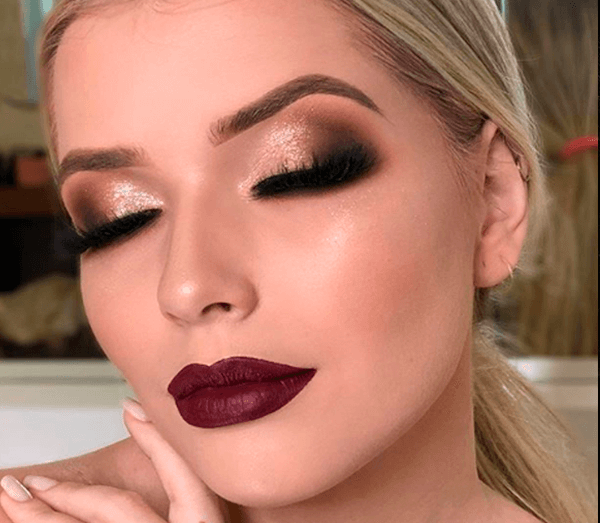 Maquiagem para Olhos que Harmoniza com Batons Vinho e Marrom