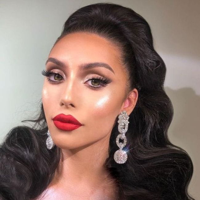 As Cores de Batom Escuro que Dominarão o Inverno 2025