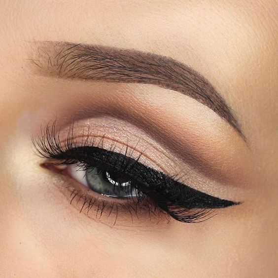 5 ideias de títulos:
1. Cut Crease: O Guia Completo para Iniciantes
2. Desvendando os Segredos do Cut Crease Aberto e Fechado
3. Tutoriais Rápidos: Como Fazer Cut Crease em Minutos
4. Inspirações de Cut Crease para Cada Ocasião
5. Erros Comuns ao Fazer Cut Crease e Como Evitá-los