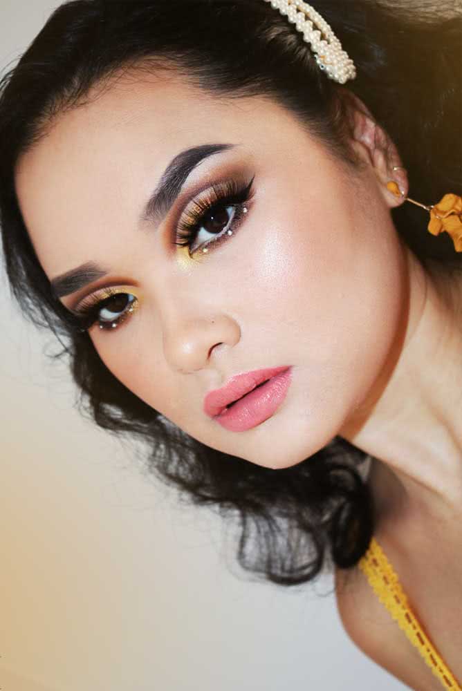5 ideias de títulos:
1. Cut Crease: O Guia Completo para Iniciantes
2. Desvendando os Segredos do Cut Crease Aberto e Fechado
3. Tutoriais Rápidos: Como Fazer Cut Crease em Minutos
4. Inspirações de Cut Crease para Cada Ocasião
5. Erros Comuns ao Fazer Cut Crease e Como Evitá-los