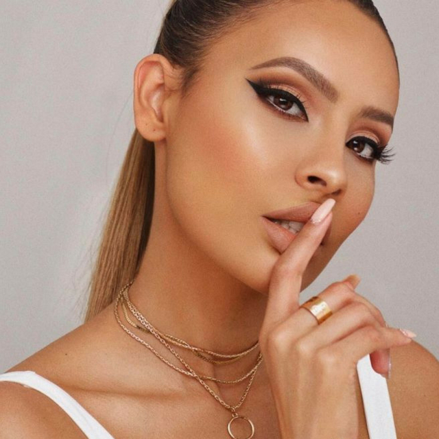 5 ideias de títulos:
1. Cut Crease: O Guia Completo para Iniciantes
2. Desvendando os Segredos do Cut Crease Aberto e Fechado
3. Tutoriais Rápidos: Como Fazer Cut Crease em Minutos
4. Inspirações de Cut Crease para Cada Ocasião
5. Erros Comuns ao Fazer Cut Crease e Como Evitá-los