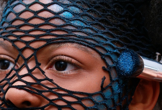 Cabelo Wet Look: O Segredo para Complementar Sua Maquiagem de Sereia Sofisticada