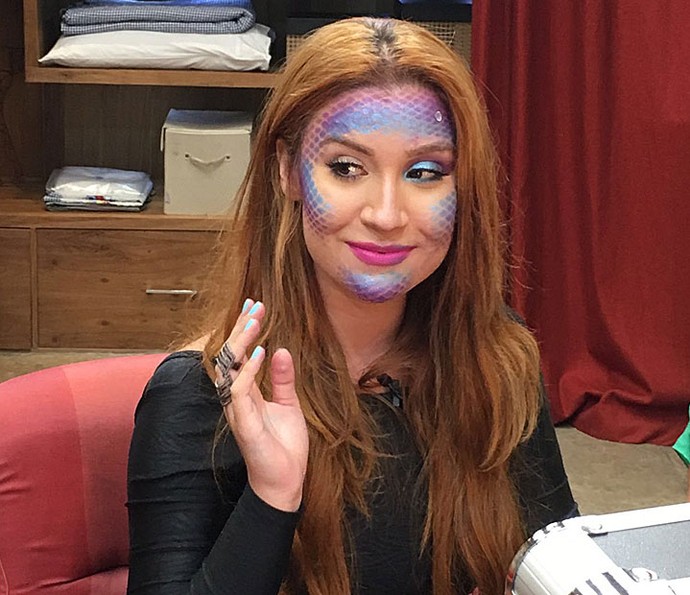 Cabelo Wet Look: O Segredo para Complementar Sua Maquiagem de Sereia Sofisticada