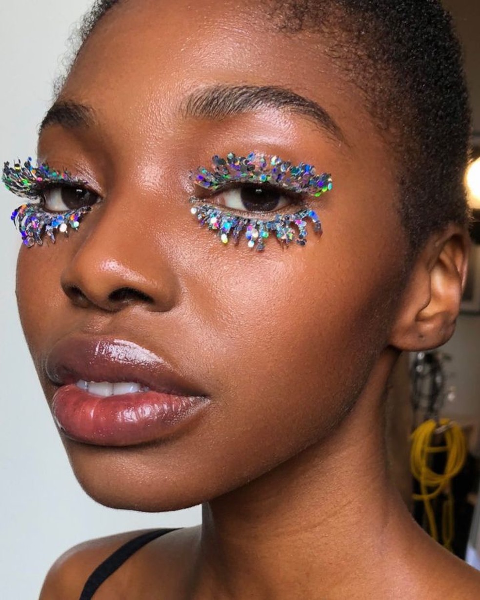maquiagem carnaval com strass
