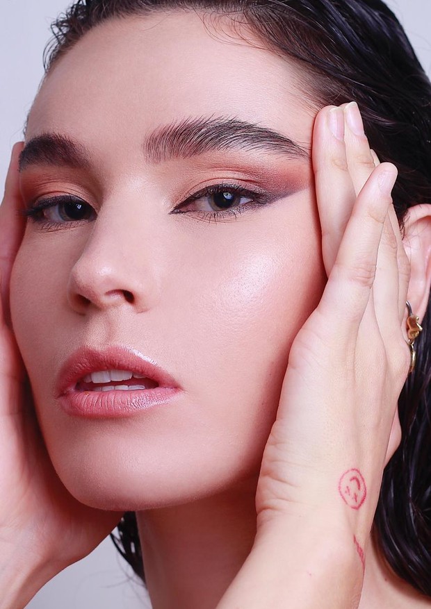 maquiagem que levanta o olhar